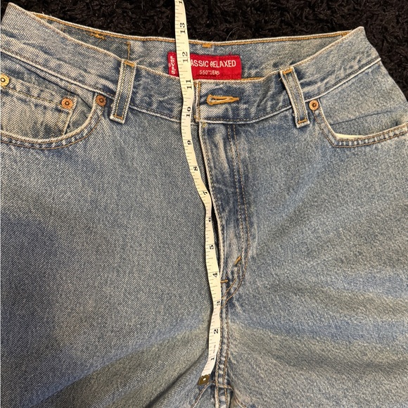 LEVIS 550 relaxed fit medium wash SZ 12 MIS L FITS LIKE AN 8 - Picture 4 of 10